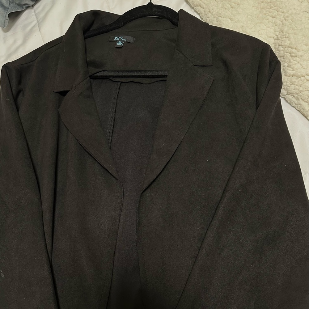 long black fancy coat🖤